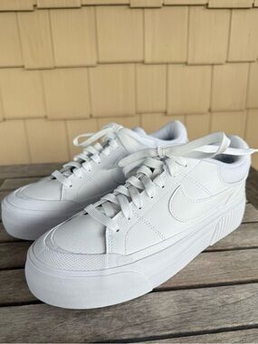 Nike Court Legacy Lift Platform Sneakers White Leather Women’s 7 NIB
